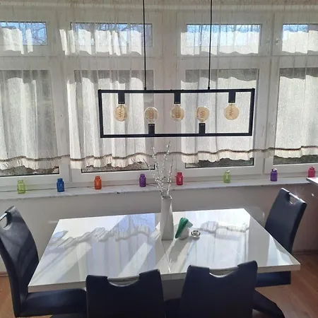 Gemuetliche 4-zimmer Mit 7 Schlafplaetzen Apartament Chemnitz